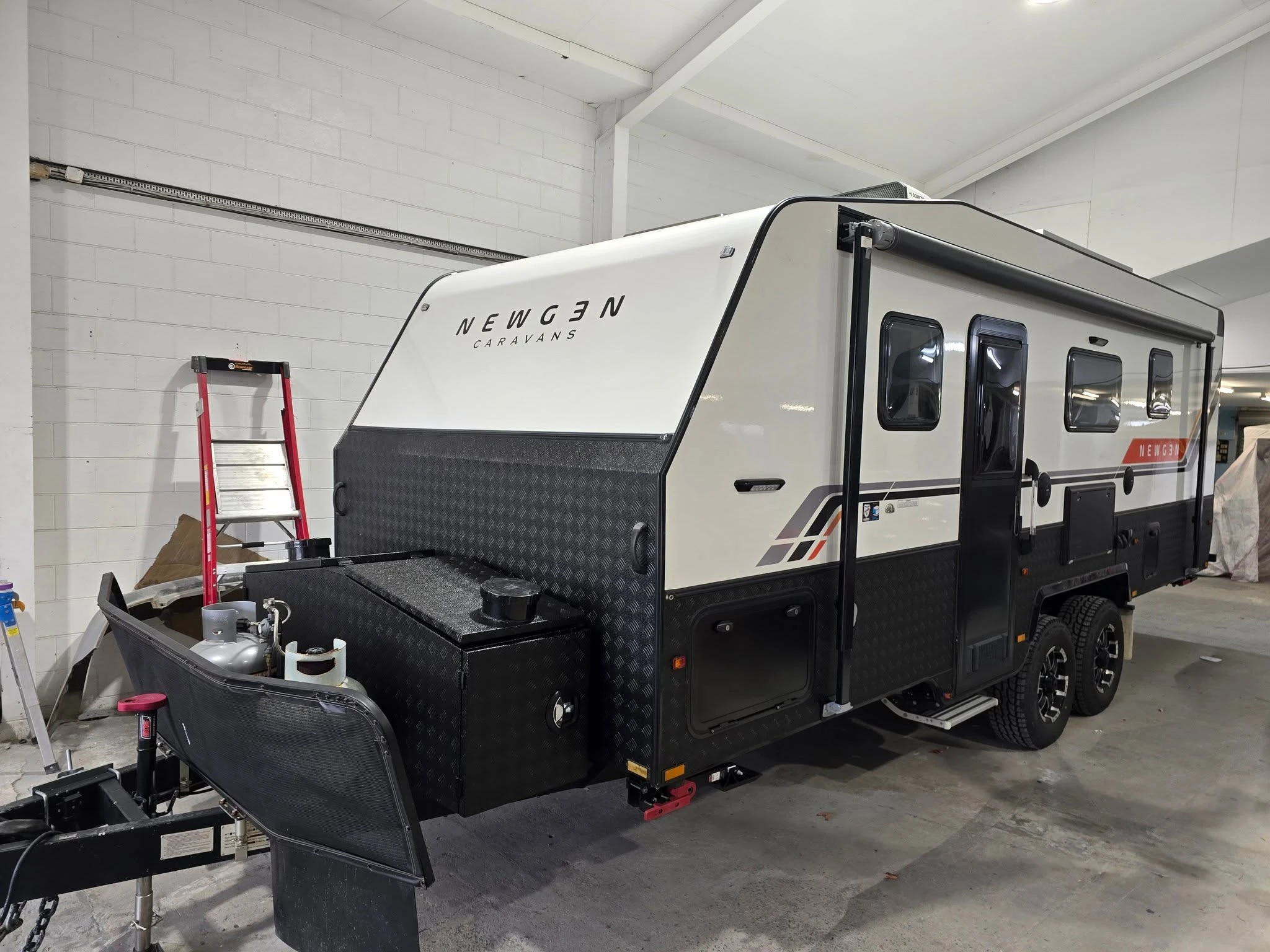 Caravan full respray — Pigment to Panel Refinishing Cairns
